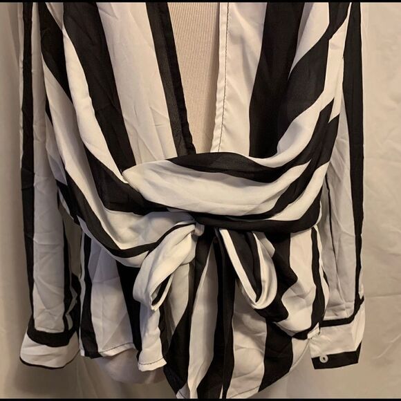 NWT Main Street Black & White Striped Peplum Top Sz L - Picture 2 of 7